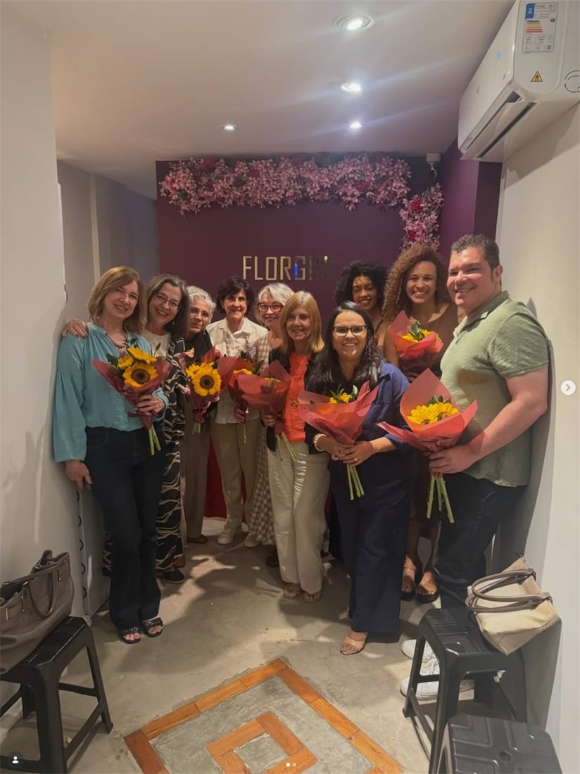 Equipe e clientes no ateliê Florgiul em Copacabana