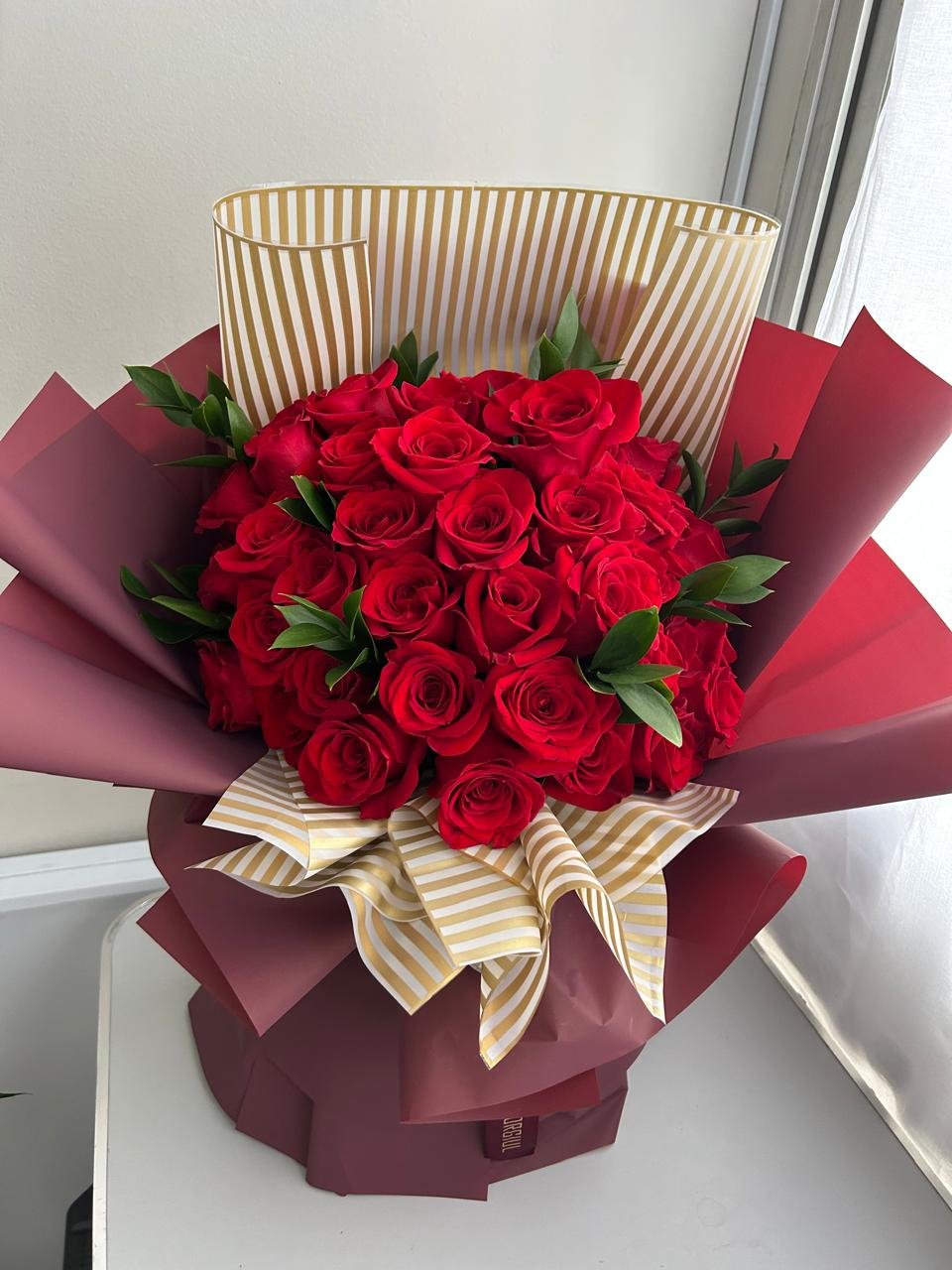 Buquê Lindo com 50 Rosas Colombianas Vermelhas Colombianas